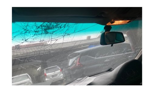 Retakan Kecil Pada Kaca Mobil Bisa Membesar, Jangan Sepelekan!