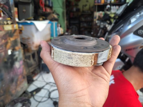 Kampas Ganda Motor Matic Habis Sebelah? Awas, Kebiasaan Ini Penyebabnya