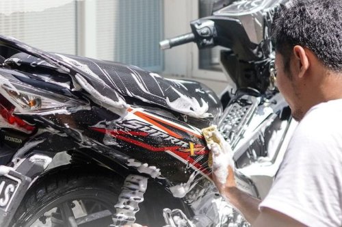Ini Efek Samping Mencuci Motor Bekas Kesayangan Pakai Sabun Colek