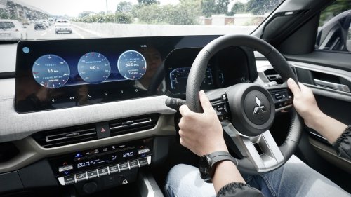 Ladies Enggak Perlu Keluar Mobil, Cek Tekanan Angin Ban XForce Cukup Lewat Sini