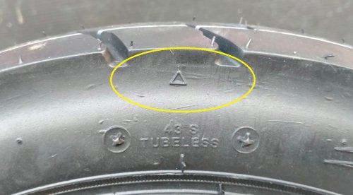 Ternyata Ini Fungsi Tanda Segitiga Kecil di Dinding Ban Motor Bekas