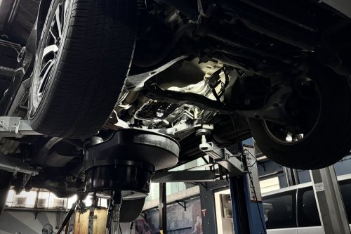 Ini Alasan Kenapa Isi Oli Mesin Mobil Bekas Jangan Terlalu Penuh