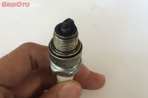 Elektroda Busi Warna Hitam, Bisa Jadi Komponen Ini Mulai Error