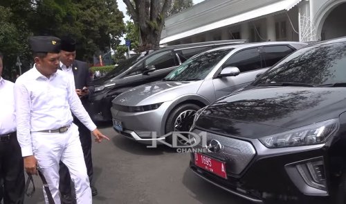 Tak Ada Gratisan, Dedi Mulyadi Siap Bebani Pajak Mobil Listrik di Jawa Barat