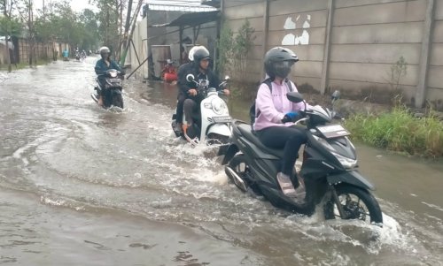 Ini Cara Buang Air yang Terjebak di CVT Motor Matik Usai Terjang Banjir