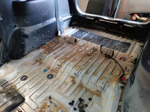 Cara Bedakan Mobil Bekas Banjir dan Mobil Normal dengan Cepat