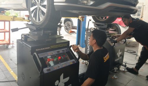 Kaki-kaki Bunyi Saat Jalan Rusak? Ini Komponen Mobil yang Harus Dicek