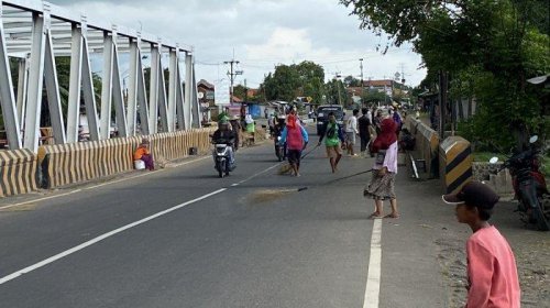 Ingin Hapus Tradisi Berbahaya, Dedi Mulyadi 'Bersih-bersih' Penyapu Koin di Pantura