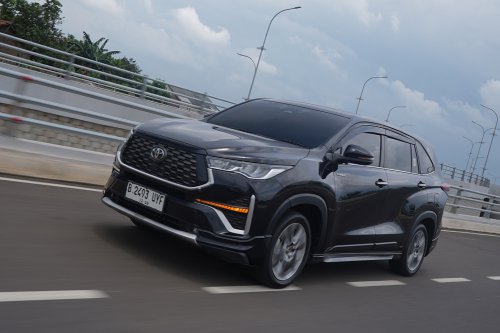 Penjualan Oktober 2025 Innova Zenix vs Reborn, Siapa Paling Banyak?