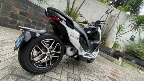 Lakukan Ini Supaya Baterai Motor Listrik Enggak Soak Saat Ditinggal Lama