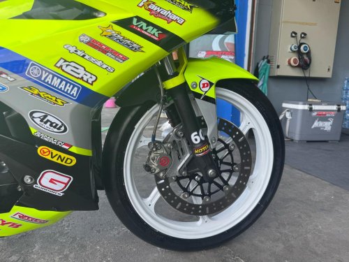 Alasan Banyak Motor Pakai Rem Depan Cakram Tapi Belakangnya Teromol