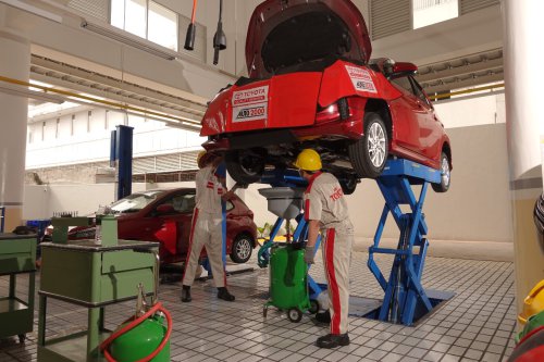 Oli Mesin Sentuh Batas Bawah Dipstick, Ini Bahayanya Jika Dibiarkan