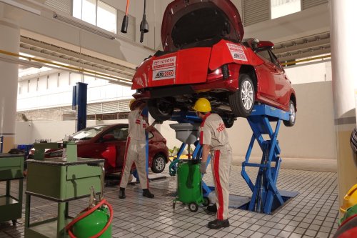 Oli Mesin Sentuh Batas Bawah Dipstick, Ini Bahayanya Jika Dibiarkan