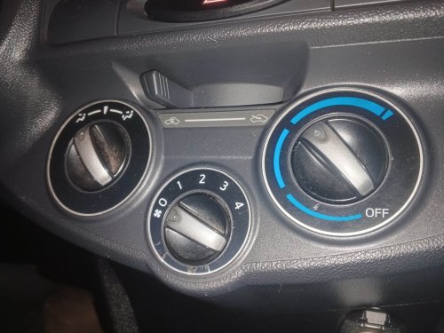 AC Mobil Mengeluarkan Bau? Bagian Ini Harus Dicek dan Diganti!
