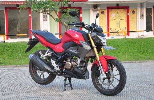 Pilihan Sportbike Non Fairing Macho, Cek Harga Honda CB150R Streetfire April 2026