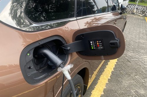Mazda, Mazda CX-80, Biar Bensin Gak Basi, Isi Baterai Mazda CX-80 PHEV Bisa Pakai Ini