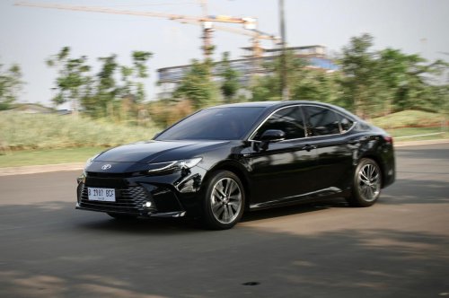 Lebaran Tersohor Tetap Irit, Segini Konsumsi BBM Toyota Camry Hybrid