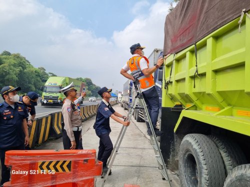 Banyak yang Masih Keliru, Truk Over Dimension dan Overload Sanksinya Beda Jauh