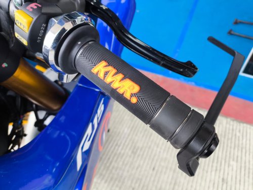 Ternyata Melepas Handgrip Motor Bekas Bisa Pakai Dua Cara Ini