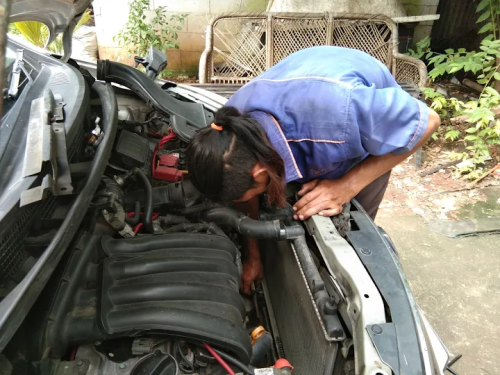 Begini Cara Benar Membersihkan Kisi-kisi Radiator Mobil Bekas Pasca Mudik Lebaran