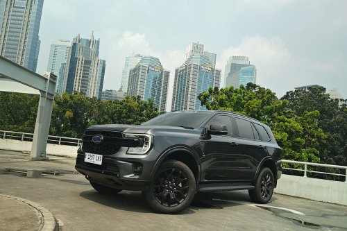 Adu Kencang SUV Ladder Frame Mitsubishi Pajero Sport Vs Ford Everest