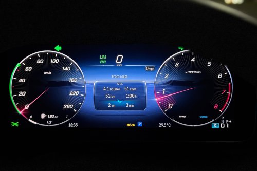 Liburan Pakai Mercedes-Benz C200, Sekali Full Tank Bisa Lintas Pulau