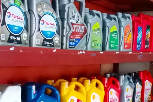 Rutin Ganti Oli Mesin Mobil Tiap Berapa Bulan? Ini Patokan yang Benar