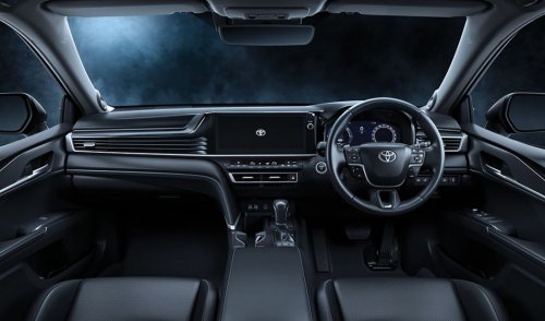 Toyota, Toyota Camry, Sedan Canggih Kental Nuansa Premium, Cek Harga Toyota Camry HEV September 2025