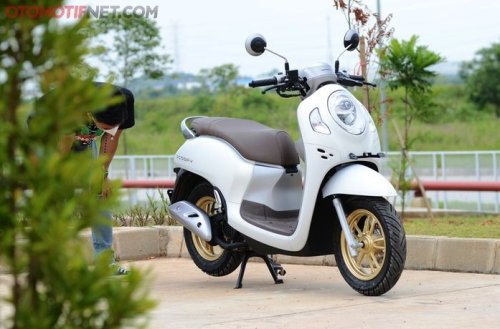 Harga Pertamax Melambung, Sekarang Isi Full Tank Scoopy dan Vario 160 Habis Segini