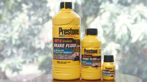 Sering Dilewatkan, Ini Manfaat Kuras Minyak Rem Mobil Secara Berkala