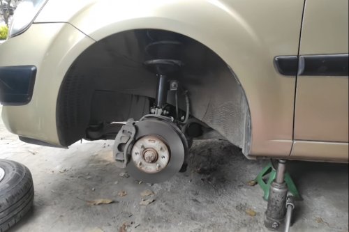 Toyota, Biaya Servis Kaki-Kaki Toyota Rush, Ini Komponen yang Dicek!