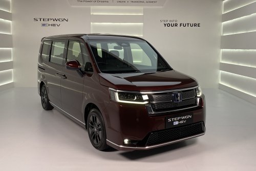 Begini Rasanya Duduk Di Jok Paling Belakang Honda Step WGN Hybrid