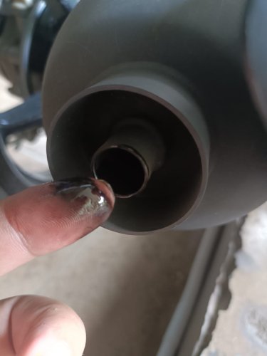 Gak Perlu Panik, Ternyata Ini Penyebab Ujung Knalpot Motor Ada Oli Mesin