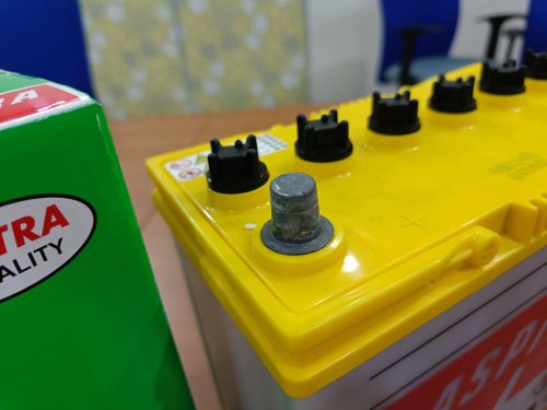 Enggak Boleh Isi Air Aki Terlalu Penuh, Ini Dia Kata Pabrikan Aki