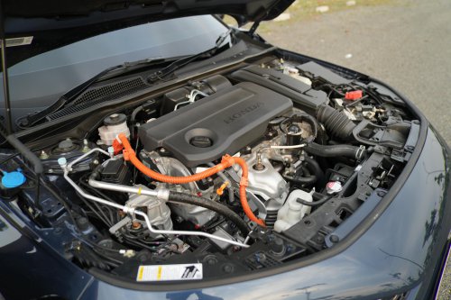 Pengguna Mobil Hybrid Wajib Tahu, Begini Cara Aman Dipakai Mudik Jarak Jauh