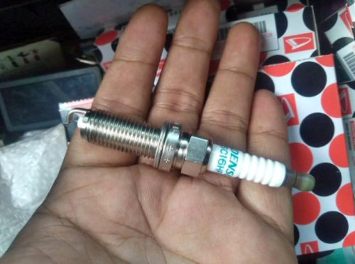 Sambil Ngabuburit, Begini Cara Mudah Bersihkan Busi Mobil di Rumah