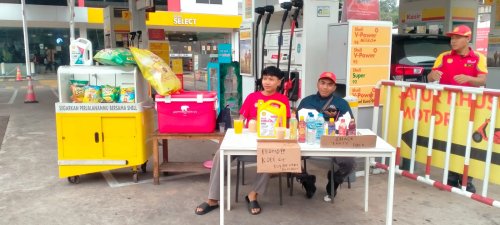 Bensin Kosong, Karyawan SPBU Shell Jualan Makanan dan Minuman