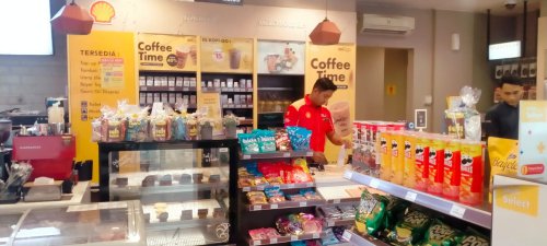 Bensin Kosong, Karyawan SPBU Shell Jualan Makanan dan Minuman