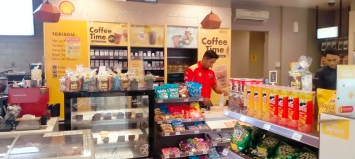 Bensin Kosong, Karyawan SPBU Shell Jualan Makanan dan Minuman