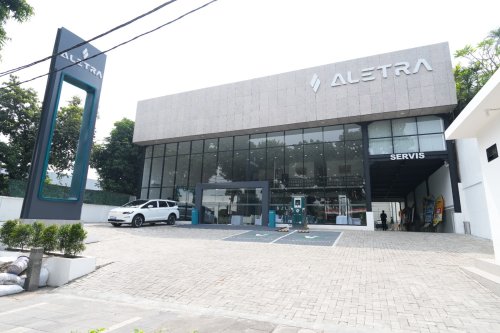Serius Bangun Ekosistem Mobil Listrik, Aletra Buka Dealer Baru di Jakarta Selatan