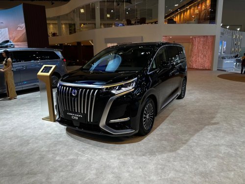Segmen MPV Premium Memanas, Denza D9 Kembali Unggul dari Alphard di Oktober