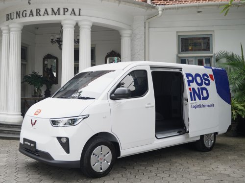 Wuling, Canggih! Puluhan Unit Mobil Listrik Wuling Jadi Armada Logistik Pos Indonesia