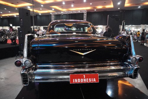 Panjang Hampir 6 Meter, Dua Mobil Dinas Era Presiden Soekarno Mejeng di ICS 2025