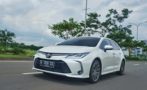 Pilihan Sedan Kekinian Berfitur Canggih, Cek Harga Toyota Corolla Altis September 2025