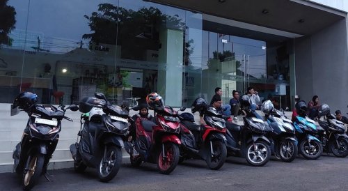 Serunya Night Ride Komunitas Honda Vario 125, Astra Motor Yogyakarta Kasih Bekal Istimewa