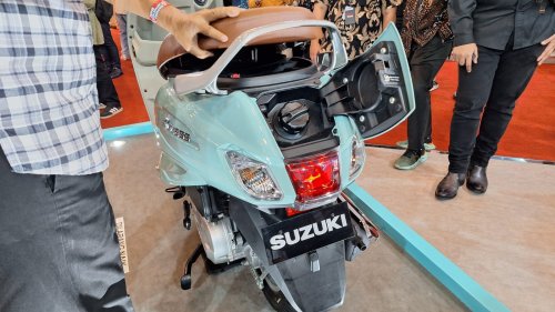 Suzuki , Uniknya Cara Isi Bensin Suzuki Access, Seperti Bawa Mobil!