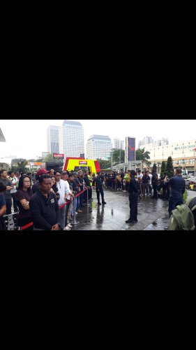 Valentino Rossi | Valentino Rossi Bikin Geger di Senayan, Fans Rela Hujan-hujanan