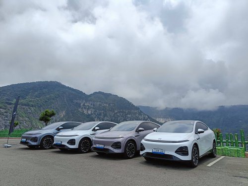 Cara Pakai Fitur Auto Parking dan Reverse Assist di Xpeng G6 Pro