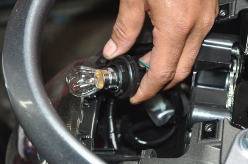 Ini Sebabnya Kaca Bohlam Lampu Motor Bekas Jangan Kepegang Tangan