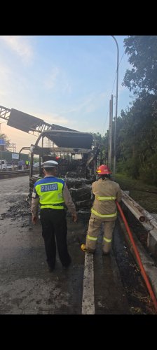 Bus Damri Terbakar di Tol Cikampek, Dugaan Awal Korsleting Kabel